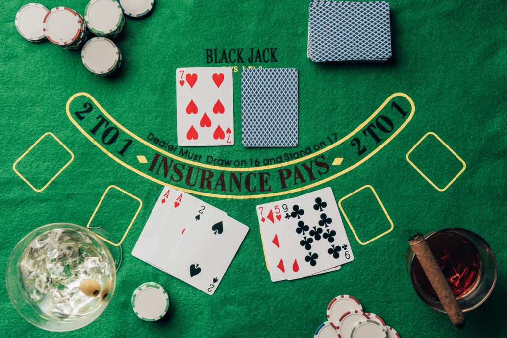 Kártyák és zsetonok, a wagering és fogadási követelmények magyarázatához